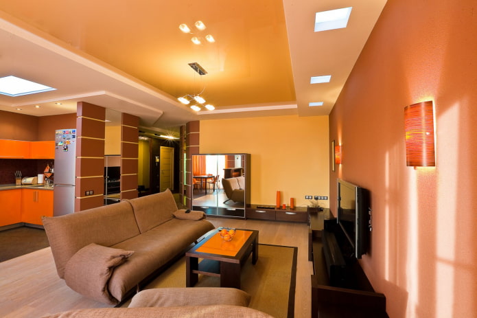 Plafond combiné dans le salon