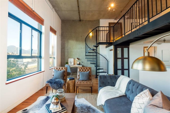 intérieur d'un grand appartement sur deux niveaux
