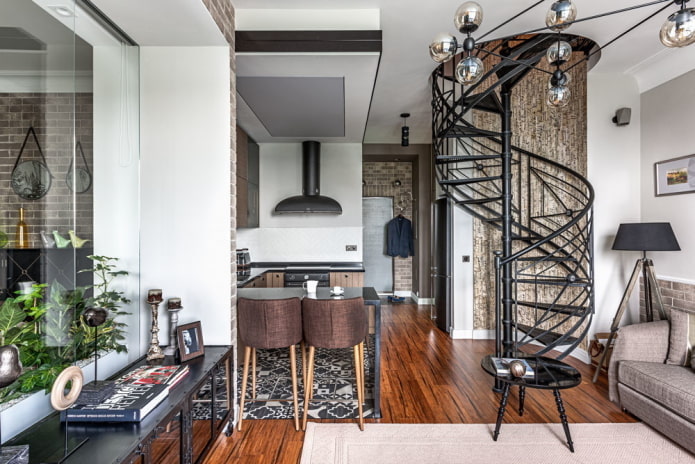 intérieur d'un petit appartement à deux niveaux