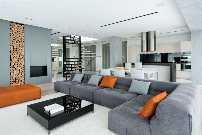intérieur d'un grand appartement sur deux niveaux