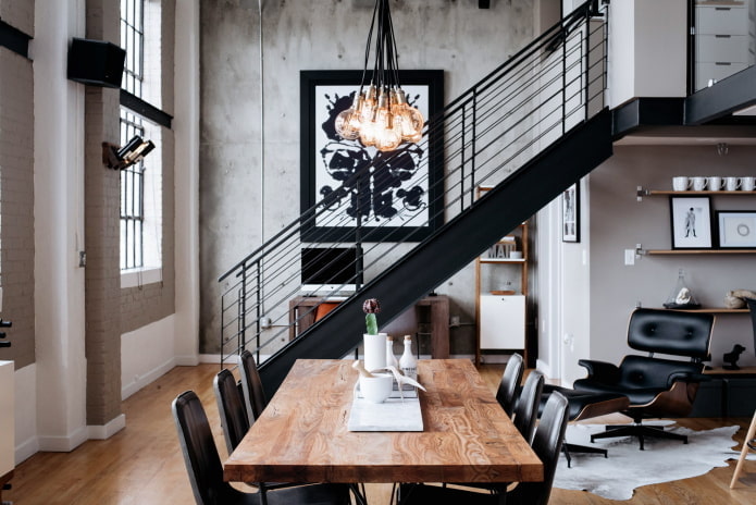 Intérieur d'un appartement de deux étages de style loft
