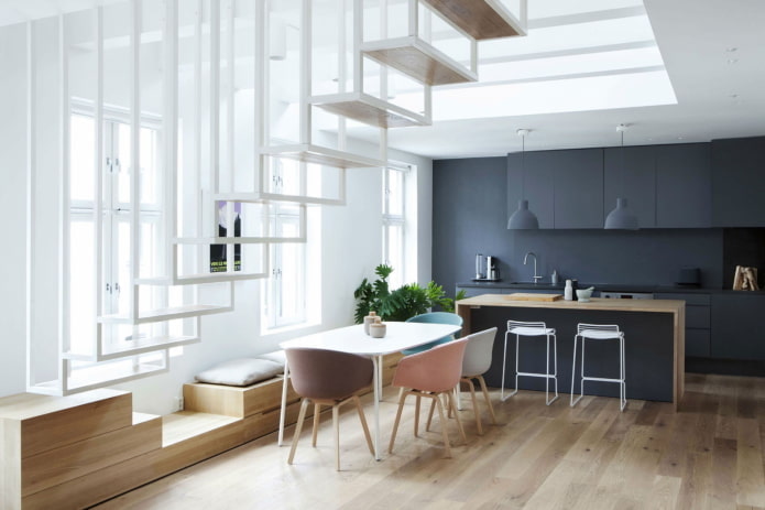 Intérieur d'un appartement à deux niveaux dans un style minimaliste