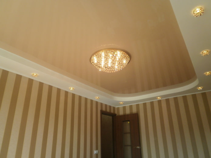 Plafond tendu blanc et beige à deux niveaux