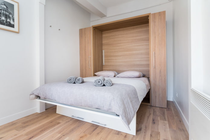 lit double-armoire à l'intérieur