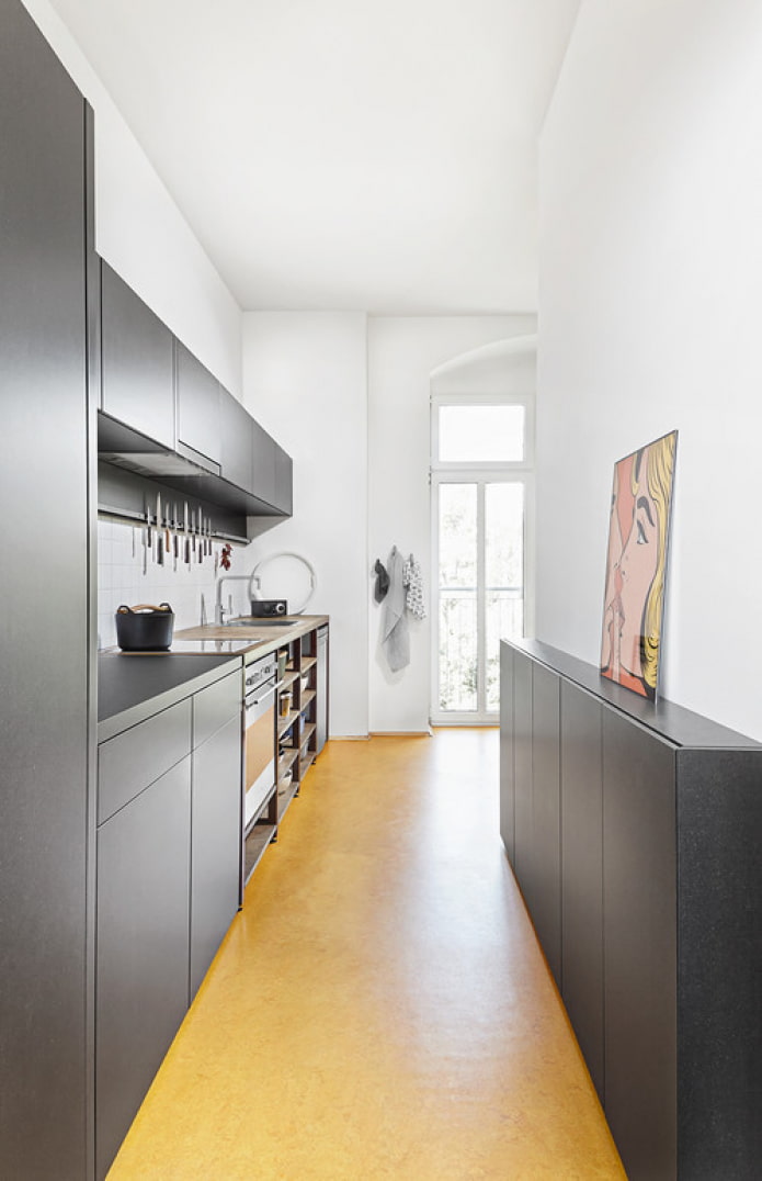 armoire de cuisine étroite