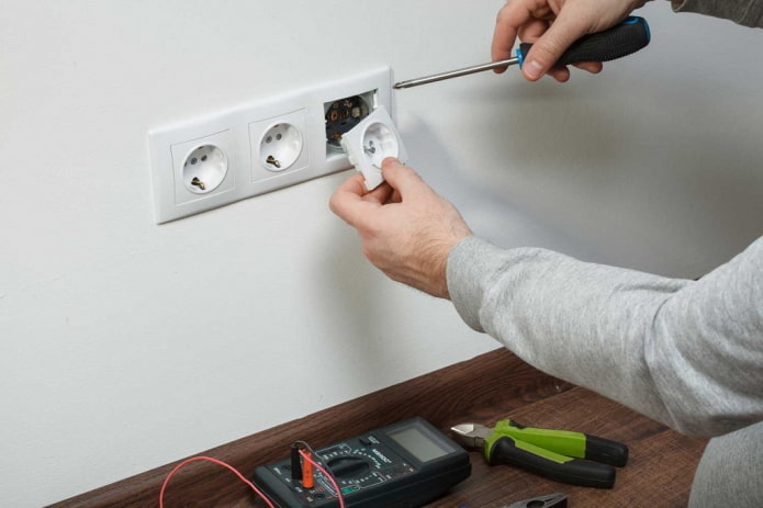 Installation de prises dans la cuisine