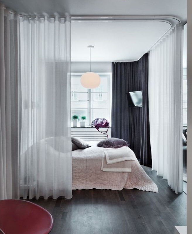Chambre dans un appartement deux pièces de style européen
