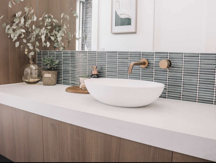 Vert apaisant dans la salle de bain