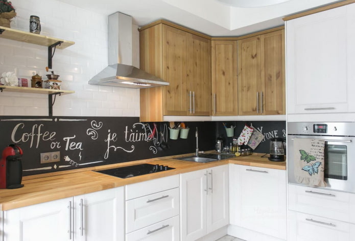 planche d'ardoise pour la décoration d'un tablier de cuisine