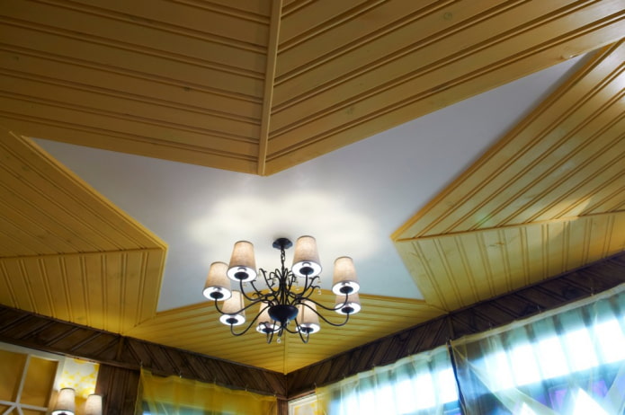 Structure de plafond figuré à deux niveaux