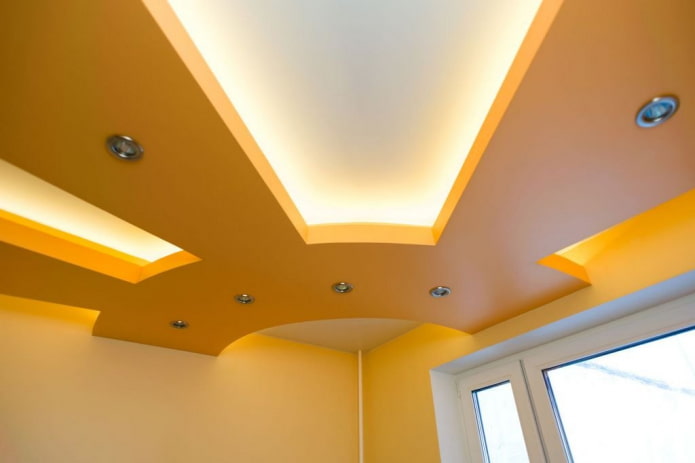structure de plafond figurée dans le coin