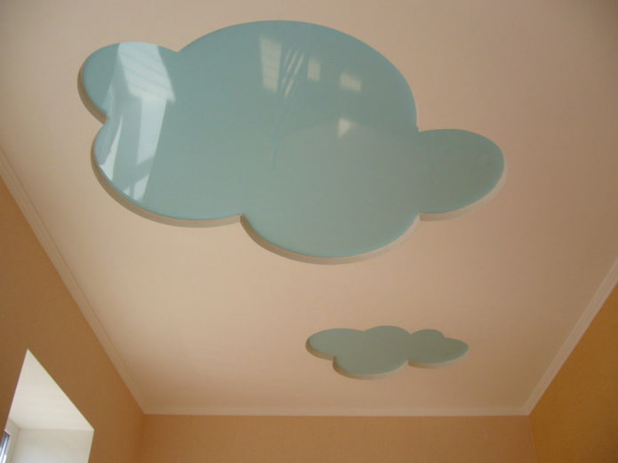 Structure de plafond figurée en forme de nuages