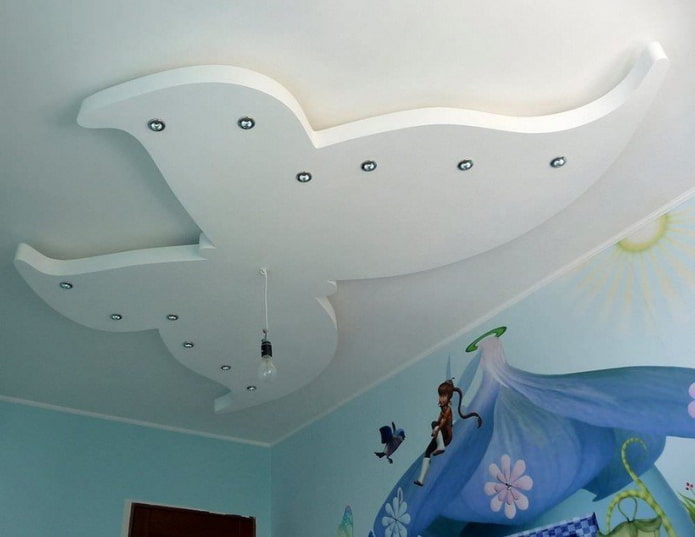 structure de plafond figurée en forme de papillon