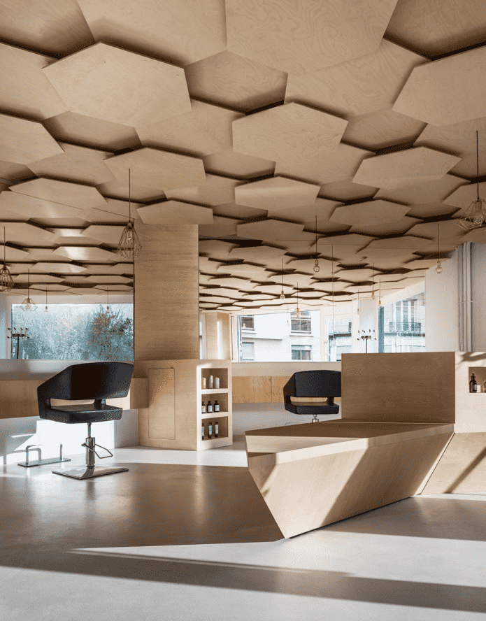 structure de plafond en contreplaqué figuré