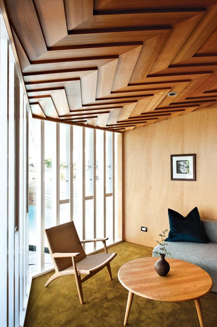structure de plafond en contreplaqué figuré