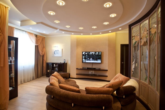 structure de plafond figurée dans le salon