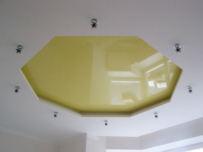 Structure de plafond figurée en forme de polygone