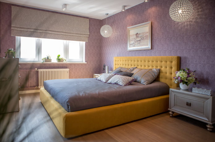Intérieur de chambre lilas et jaune