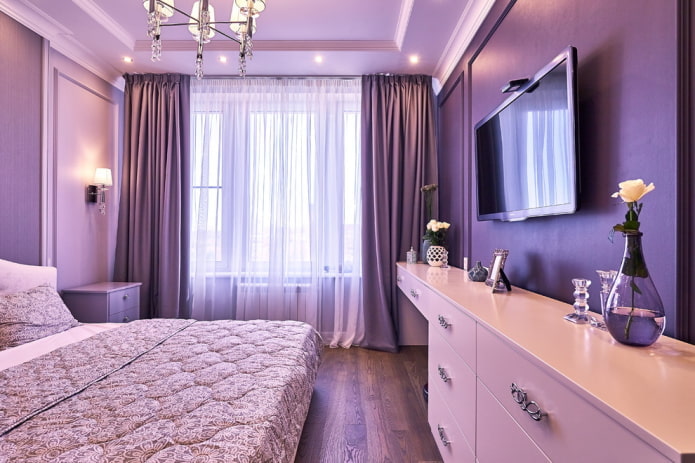meubles dans une chambre lilas