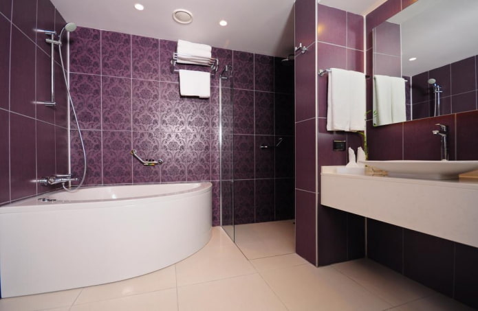 Salle de bain violet foncé