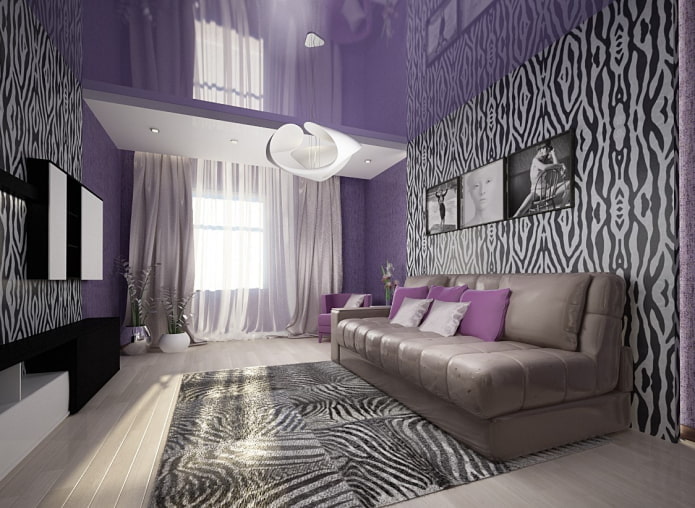 Plafond violet à deux niveaux à l'intérieur