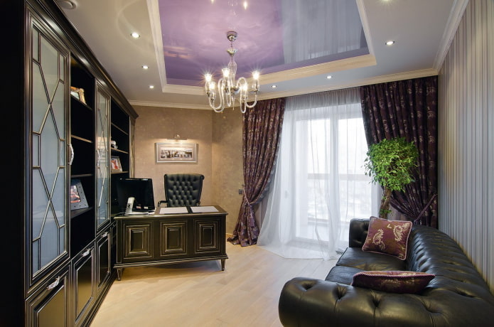 Plafond violet à l'intérieur