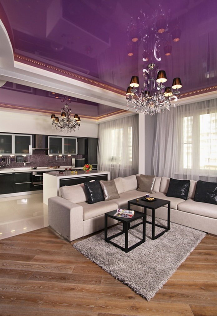 plafond tendu violet à l'intérieur