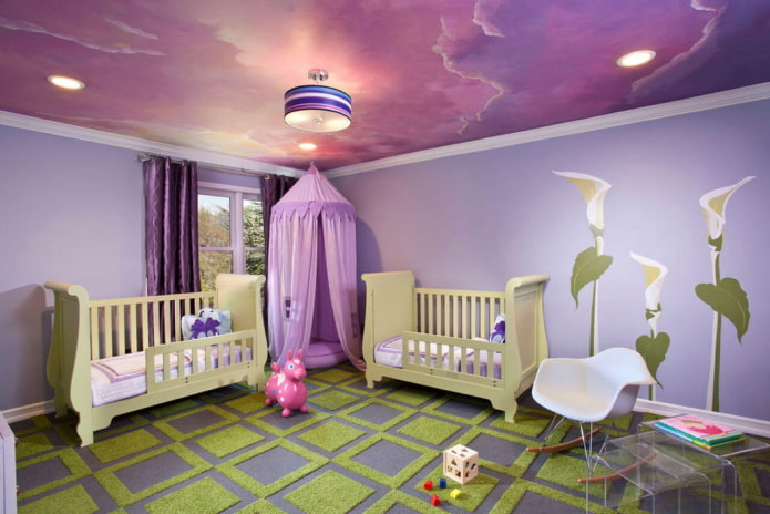 Plafond de différentes nuances de violet