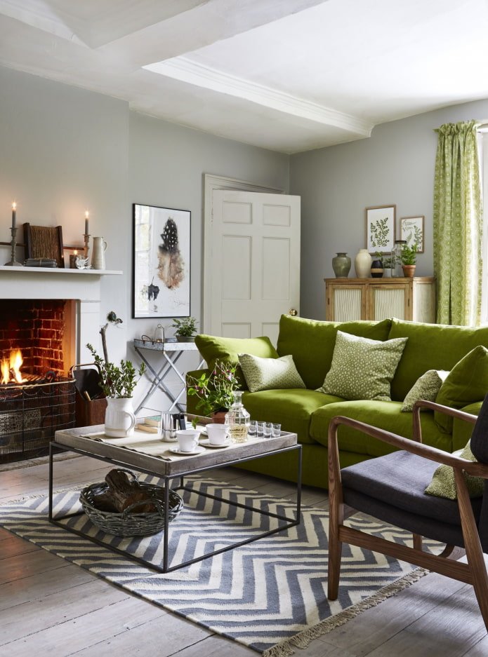 salon avec un canapé vert