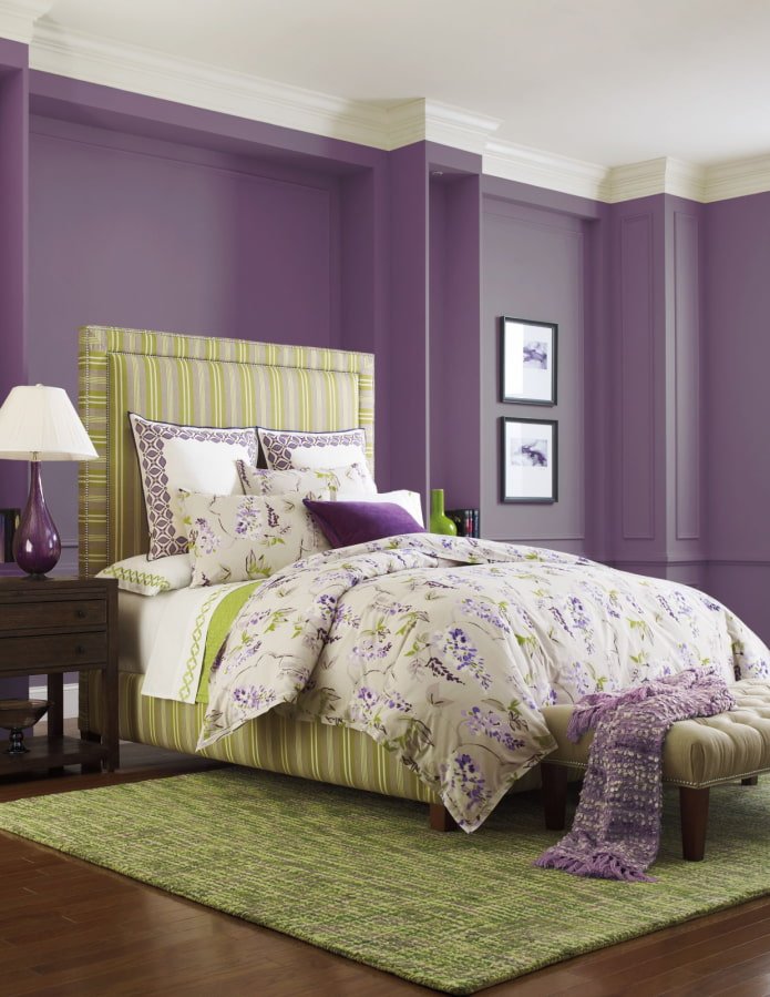 une combinaison de vert et de violet