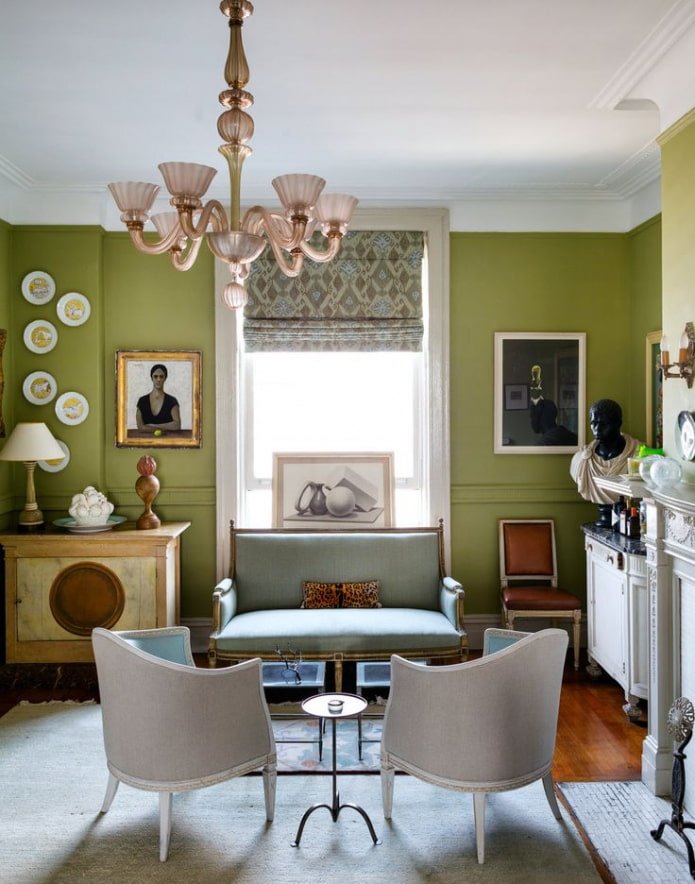 Salon avec murs verts