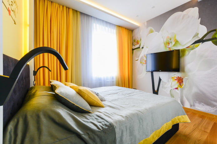 Papier peint photo fleurs dans une petite chambre