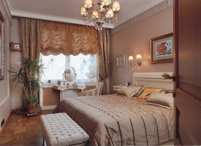 rideaux de store dans l'intérieur de la chambre