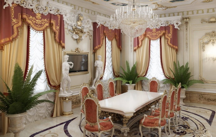 Rideaux français dans un intérieur baroque