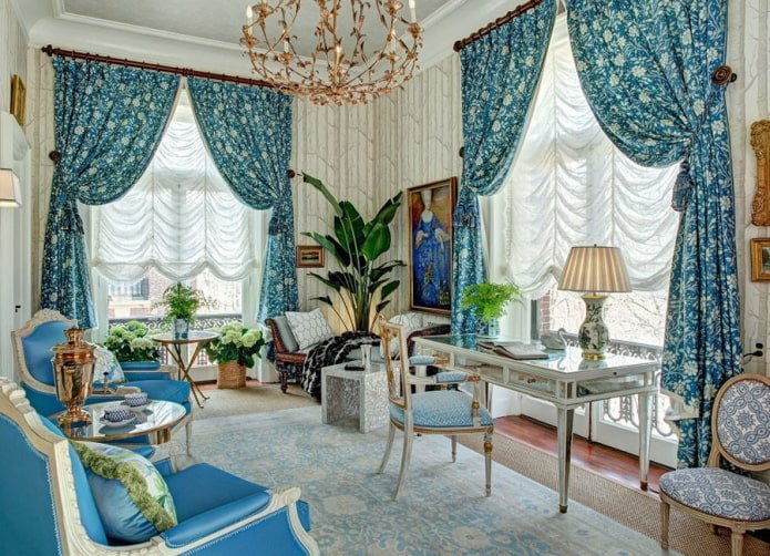 Rideaux de store combinés avec des rideaux à l'intérieur