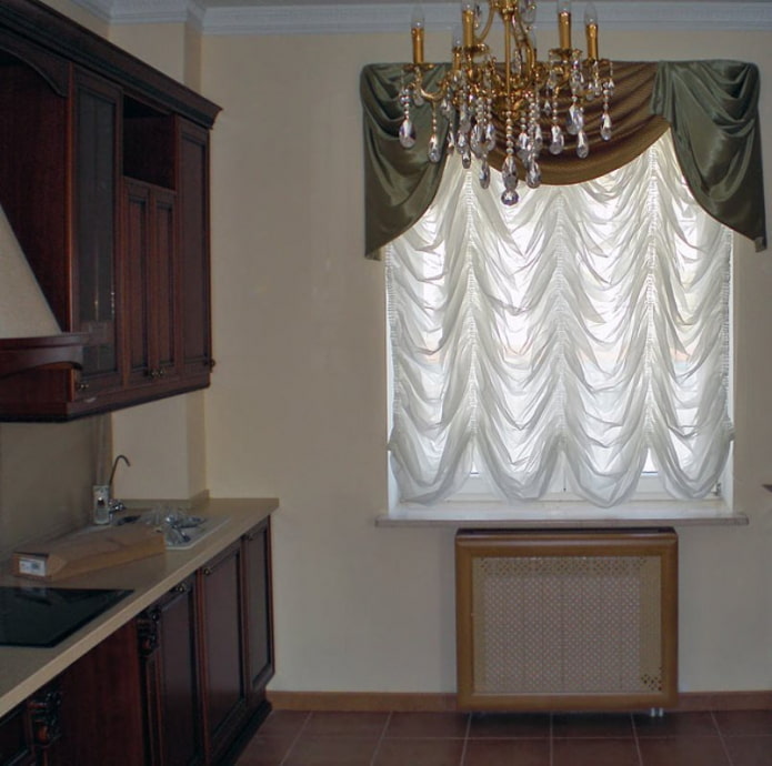 Rideaux français blancs à l'intérieur