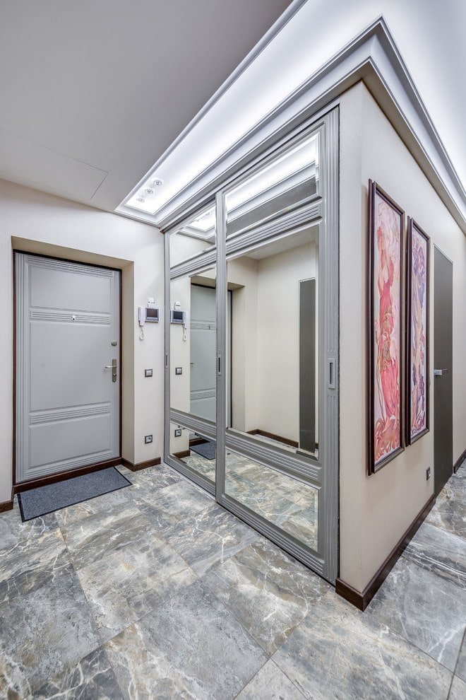 dressing intégré à l'intérieur du couloir
