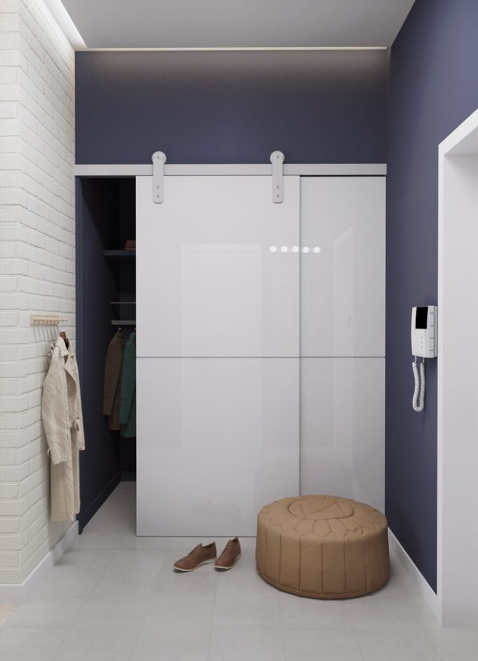 dressing intégré à l'intérieur du couloir