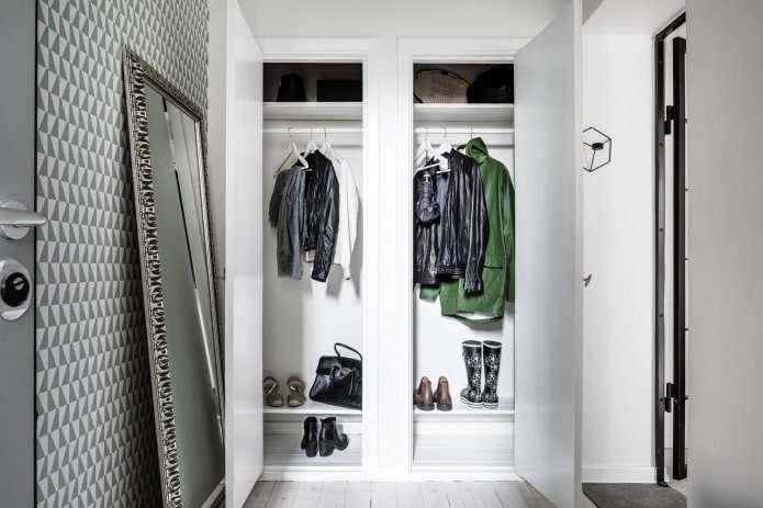 dressing intégré à l'intérieur du couloir