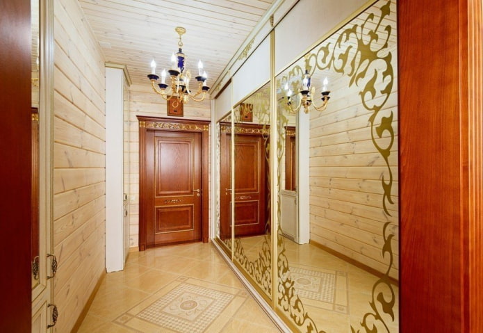 Conception d'un dressing dans un couloir