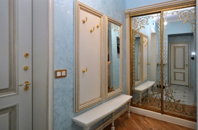 Conception d'un dressing dans un couloir