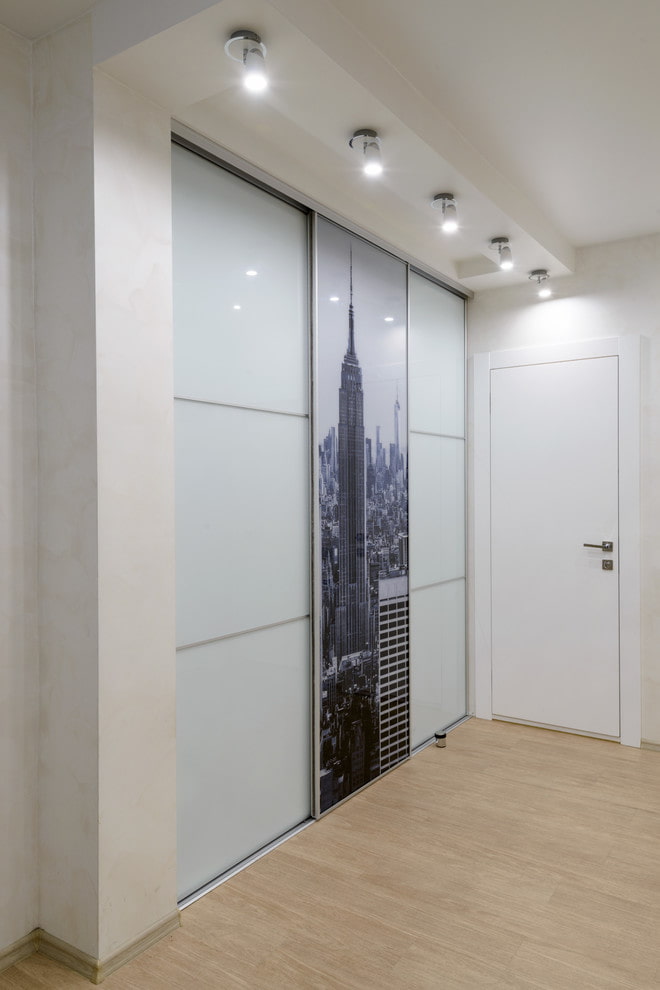 Aménagement d'un dressing dans un couloir