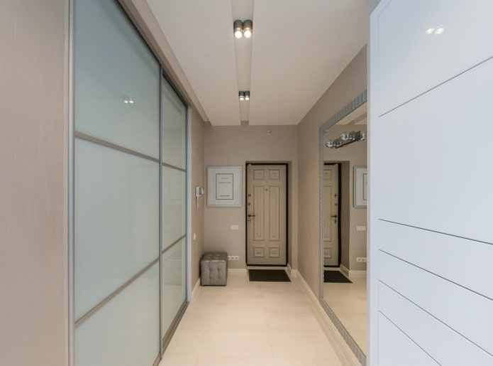 Aménagement du couloir avec dressing