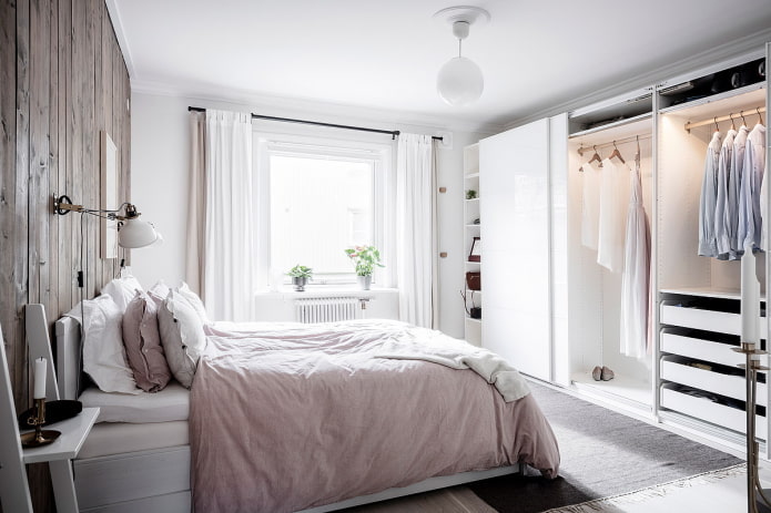 armoire dans la chambre à coucher