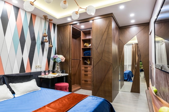 Armoire d'angle dans une chambre
