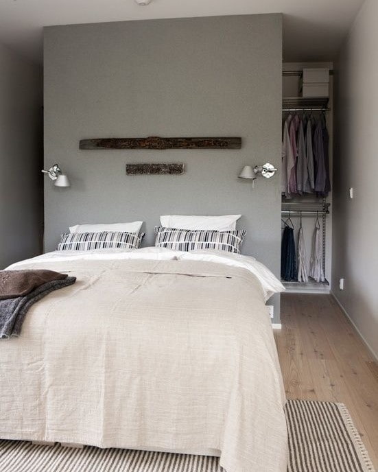 dressing derrière le lit dans la chambre