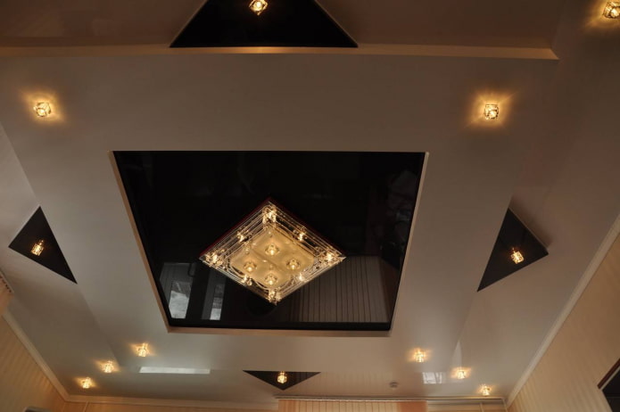 Plafond multi-niveaux en plaques de plâtre et structure tendue