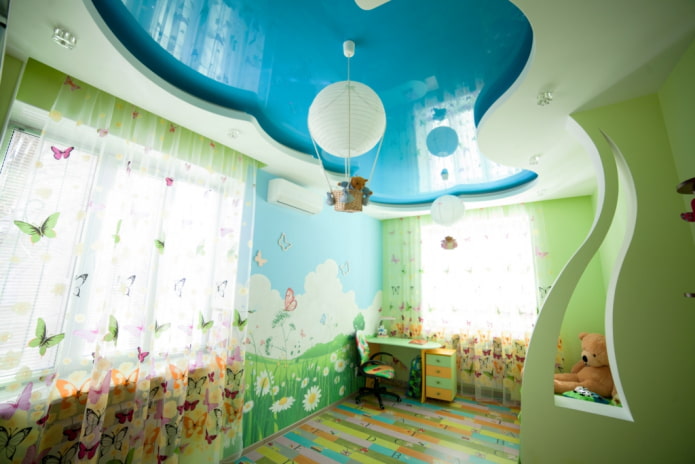 Construction en plaques de plâtre avec toile tendue dans la chambre de bébé
