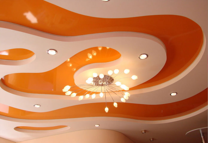 Structure de plafond à deux niveaux en plaques de plâtre et tension