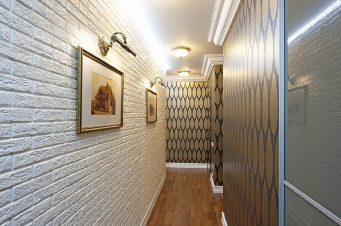 carrelage en plâtre sur le mur à l'intérieur